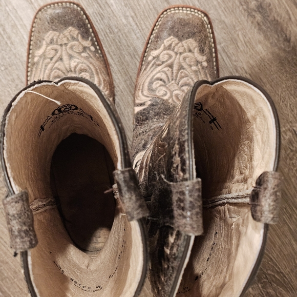 Embroidered women's boots - Picture 8 of 8